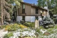 Beautiful 2 Bed / 2 Bath in Vail Village – Walk to Gondola One or Golden Peak!