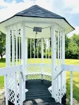 Sunshine PalaceCharming Tri-Level House with game room and large backyard!