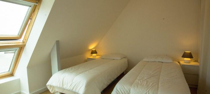 Quiet top floor flat with sea view Hoteles en Crozon