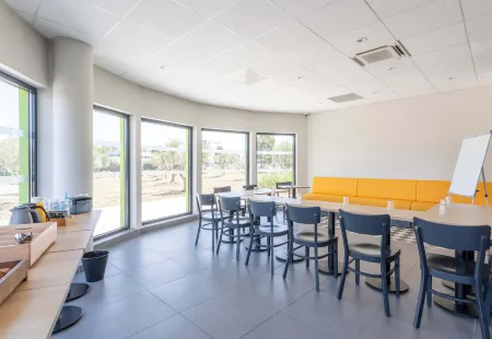 B&B Hotel Saint-Martin-De-Crau Alpilles Camargue Отели в г. Сен-Мартен-де-Кро