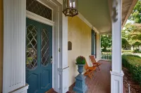 Cochran-Jackson House:  Step back in time and still enjoy the modern amenities!!