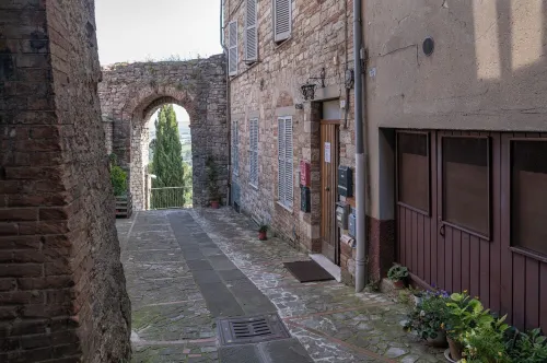 Casa Sulle Mura Medioevali. Comodissimo no Scale. Servizi Raggiungibili a Piedi