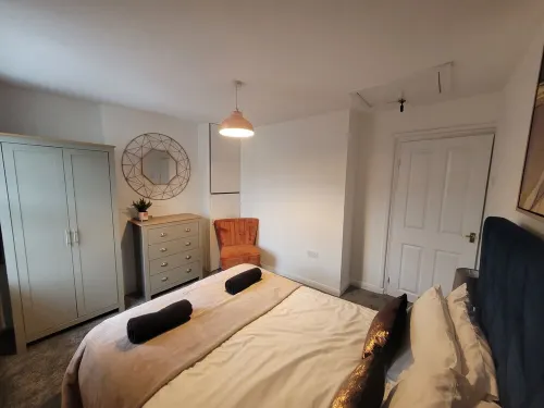 Historic Charm Meets Modern Comfort – Perfect Base in Colchester 콜체스터 호텔