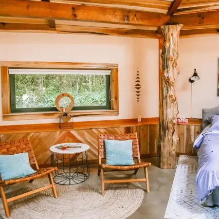 A cozy, romantic cabin perfect for couples.Pets are always welcome, owners too!