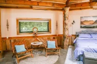 A cozy, romantic cabin perfect for couples.Pets are always welcome, owners too!