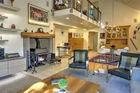 Newly Remodeled, Bright & Spacious Modern Home, 15 min Walk to Downtown & Pools!
