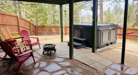 Enjoy Colorado with Soaring Pines, Wildlife & 6 Seat Hot Tub.