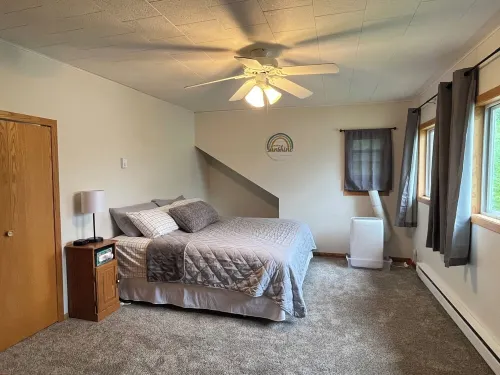 Peaceful 3-Bedroom 1 1/2 Bath Cabin on a Serene, Secluded Lake