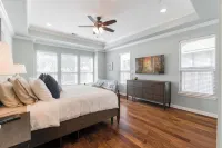 Bright 4 Bdr w Big Backyard & Fire Pit! - chambre d’hôtes