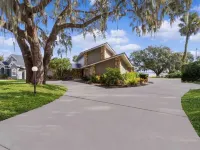 Boat Friendly & Private Pool Hotels in Leesburg