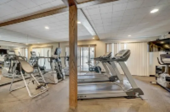 TRUE SKI IN / SKI OUT, POOL, HOT TUB, GYM, TENNIS COURTS, CLOSE TO DOWNTOWN
