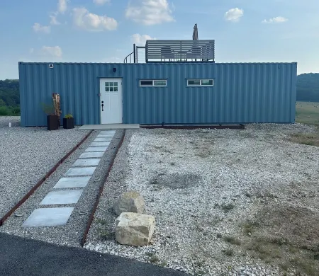 Cozy Shipping Container Home with River View near Eureka Springs Отели в г. Carroll County