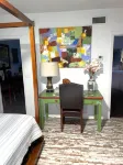 DOWNTOWN ART & ECLECTIC C