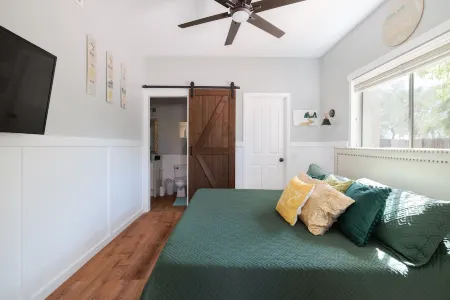 FREE POOL HEAT~Beach Volley Ball~Putting Greens~Park Adjacent~Basket Ball Court