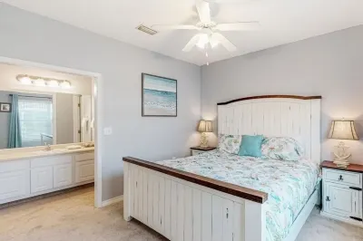 Cute condo located between the beach and the lagoon