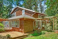 Laid-back Luxury on Bainbridge Island air conditioned! Hotels near Gazzam Lake Preserve