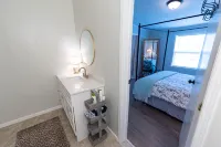 Lake views, comfort/nature @ The Castle Hill Hotels in Cambridge Township