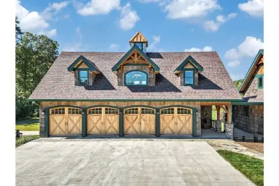 Incredible luxury apartment 15 min to Asheville! Hotels near Bearwallow Mountain Trail