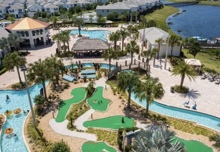 Fabulous 3 br Storey Lake condo-Walk to FREE Water Park!