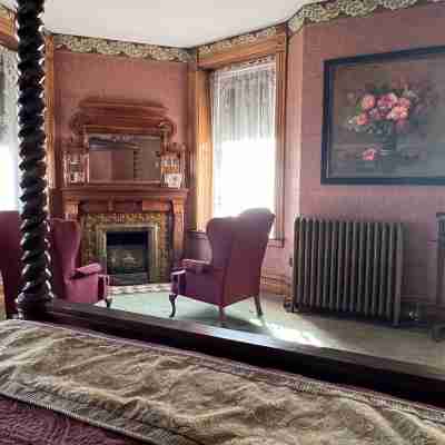 Now available for 1-Day Holiday Events! Message for more information 🏰🌲🥂 Rooms
