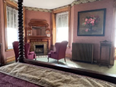 Now available for 1-Day Holiday Events! Message for more information 🏰🌲🥂