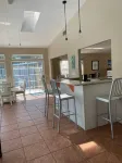 Private Pool, Walk to Beach 🏖️, Bright Sun Room, Quiet West End