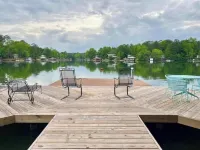 Lake Martin Boathouse great for couples: steps to the dock. Paddleboat included.