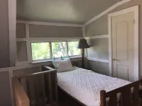 Downtown 2 Bedroom Cottage, Sleeps 6, Walk to Honeywell, Downtown Restaurants