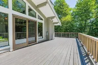 Shuttle to Village/lifts5 miles to base! Cozy Chalet!