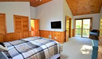 Edelweiss! A Luxurious 5 Bed Ski Chalet 5 Mins to Jay Peak, Vermont