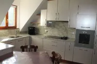 Maison Située Dans le Vignoble, Appartement à L'étage Avec Entrée Indépendante