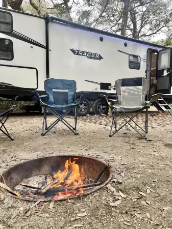 Camping! You Reserve a Site, We Deliver! Отели в г. Вилано-Бич