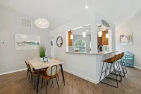Pool/Heated Spa, Pool Bar, Bikes, 3 min to Beach and 10 min to Town, Golf Cart!