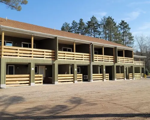 Private Hot Tub! KING Size Bed Traverse City 18 miles *Crystal Mountain 17 miles Hotels in Interlochen