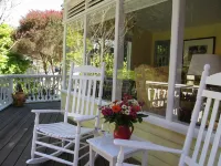 Cozy, Romantic Cottage just 3 minutes from the village of Mendocino!