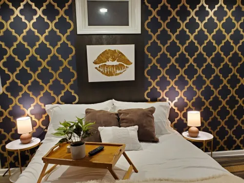 Close to 3rd St & Train to Chicago/ Pets w Fee /Wifi/W&D/Park Free/PrivateEntry