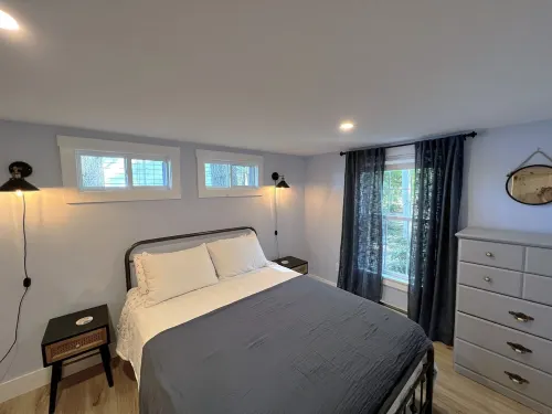 Cabin at Sunshine-Situated on the Sandy Shore of Long Lake