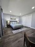 Gurnee Getaway: Modern Oasis Near Six Flags & Naval Base! Only Child Brewing Company附近的飯店