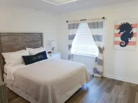 2 BR 1.5 BA Heart of Gulf Shores Condo - Across from Beach! Gulf State Park Fishing Pier附近的飯店