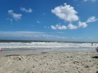 NEW 2 Bed/Bath Beachfront Property w/ 3 Restaurants