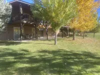 Spacious River House minutes to Hot Springs & WY Dino Center