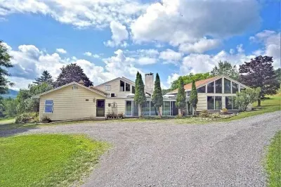 Located in Oneonta & Minutes from Cooperstown -- Perfect for Baseball Season!