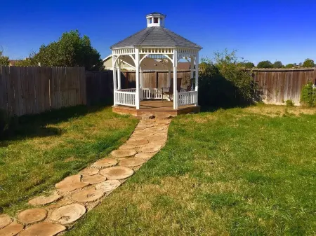 Classic 20th Century Architecture, Huge space for large families Отели в г. Оркатт