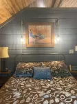 Secluded 1-bedroom cabin in the Shawnee National Forest at the Lake of Egypt.
