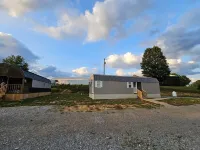 Quaint Cabin - 8 minutes from Ark Encounter!!Country setting, near town!! - Alphydda