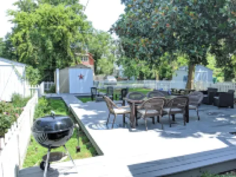 HGTV House! 2 Blocks to Beach- 2024 New Bathroom!