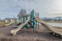 NEW! Stylish Ranch near Grand Park/ Westfield w/ all the Extras! Sleeps 10!