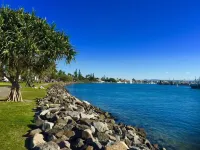 Cabin in the dam paddock, 10 min to the beach. Hotels in Maroochy River