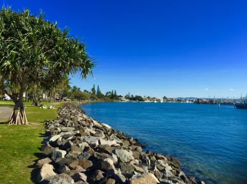 Cabin in the dam paddock, 10 min to the beach.