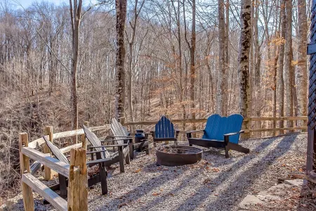 2 Lux Cabins and Treehouse on 50 acres Stunning Lake Views, Fire Pit and Hot Tub